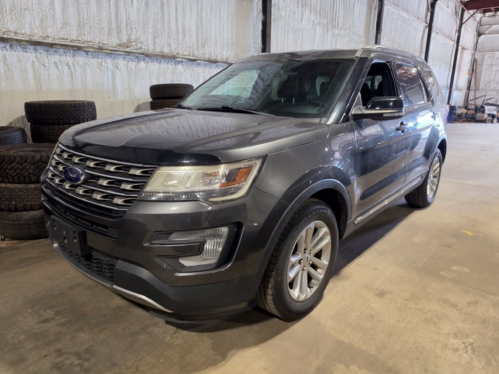 Used 2017 Ford Explorer XLT FWD image 1