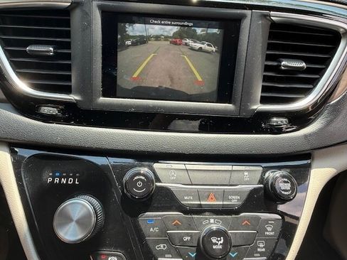 Used 2020 Chrysler Voyager Lxi image 26