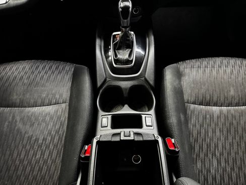 Used 2020 Nissan Rogue S FWD image 27