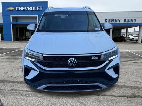 Used 2022 Volkswagen Taos SE FWD image 5