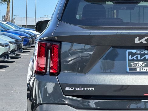 New 2025 Kia Sorento EX image 25