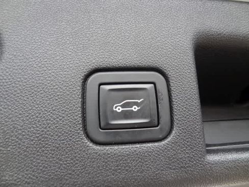 Used 2020 Chevrolet Equinox LT w/ Driver Convenience Package FWD image 10