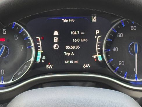 Used 2024 Chrysler Pacifica Touring-L FWD image 43