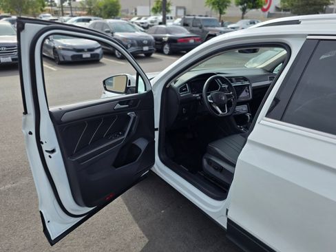 Used 2023 Volkswagen Tiguan SE FWD image 38