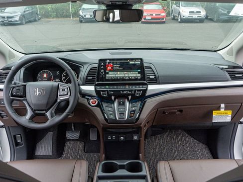 New 2026 Honda Odyssey Touring image 18