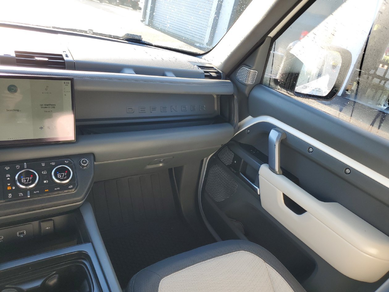 Used 2023 Land Rover Defender 130 X-Dynamic SE AWD/4WD image 14
