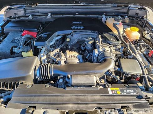 Used 2018 Jeep Wrangler Unlimited Sport S image 32