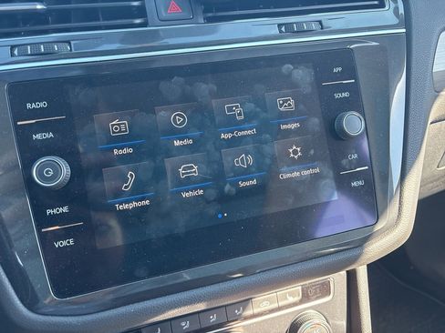 Used 2019 Volkswagen Tiguan SE image 20