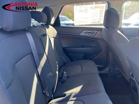 Used 2023 Kia Sportage LX image 29