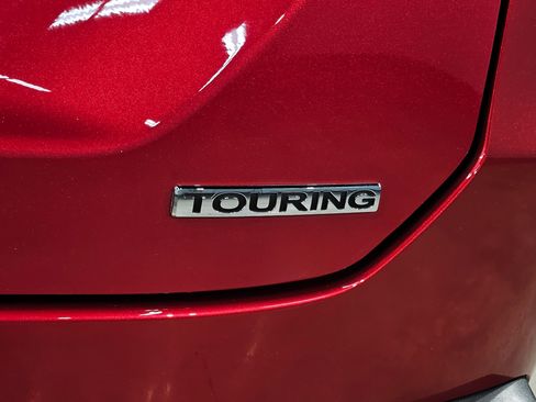 Used 2025 Honda Pilot Touring image 39