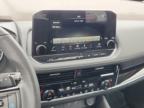 Used 2023 Nissan Rogue SL w/ SL Premium Package image 14