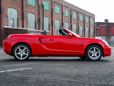 Used 2003 Toyota MR2 image 37