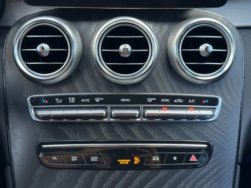 Used 2022 Mercedes-Benz GLC 300 image 30