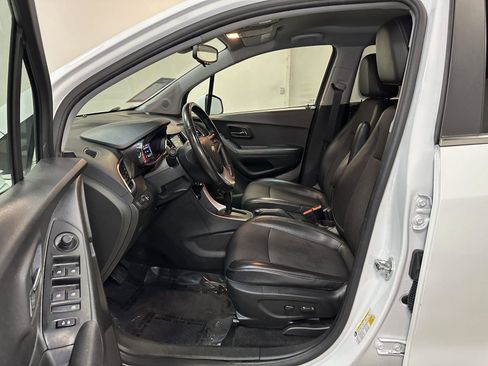 Used 2019 Chevrolet Trax LT w/ LT Convenience Package image 22