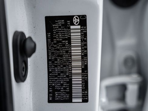 Used 2024 Toyota Corolla LE image 32