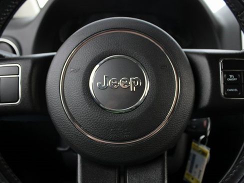 Used 2014 Jeep Compass Latitude image 16