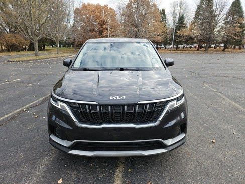 Used 2022 Kia Carnival LX image 9