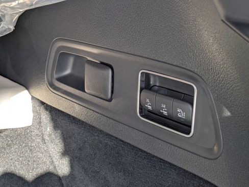 Used 2026 Mercedes-Benz GLS 450 4MATIC image 13