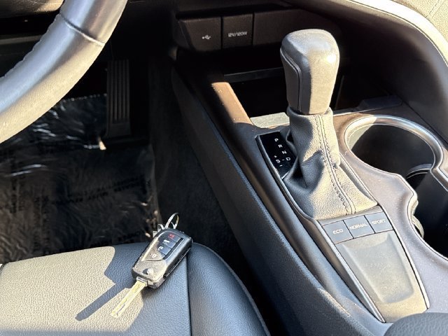 Used 2023 Toyota Camry SE FWD image 12