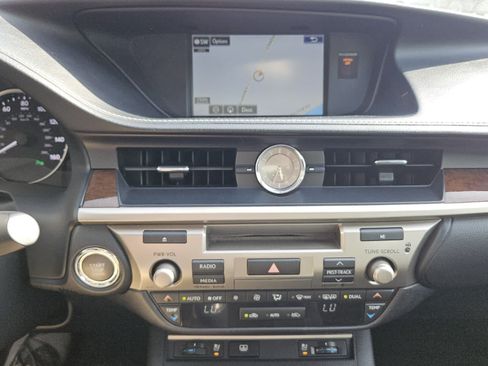 Used 2015 Lexus ES 350 w/ Luxury Package FWD image 8
