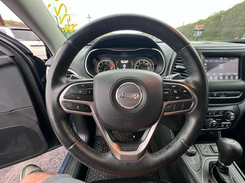 Used 2020 Jeep Cherokee Latitude Plus w/ Cold Weather Group AWD/4WD image 10