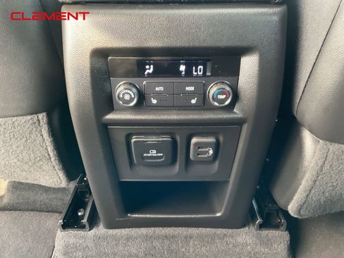 Used 2023 Chevrolet Traverse High Country image 25