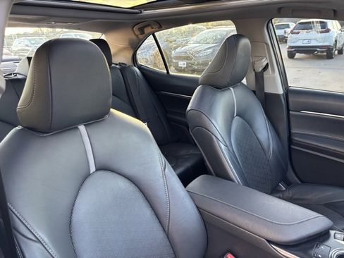 Used 2018 Toyota Camry XSE image 23