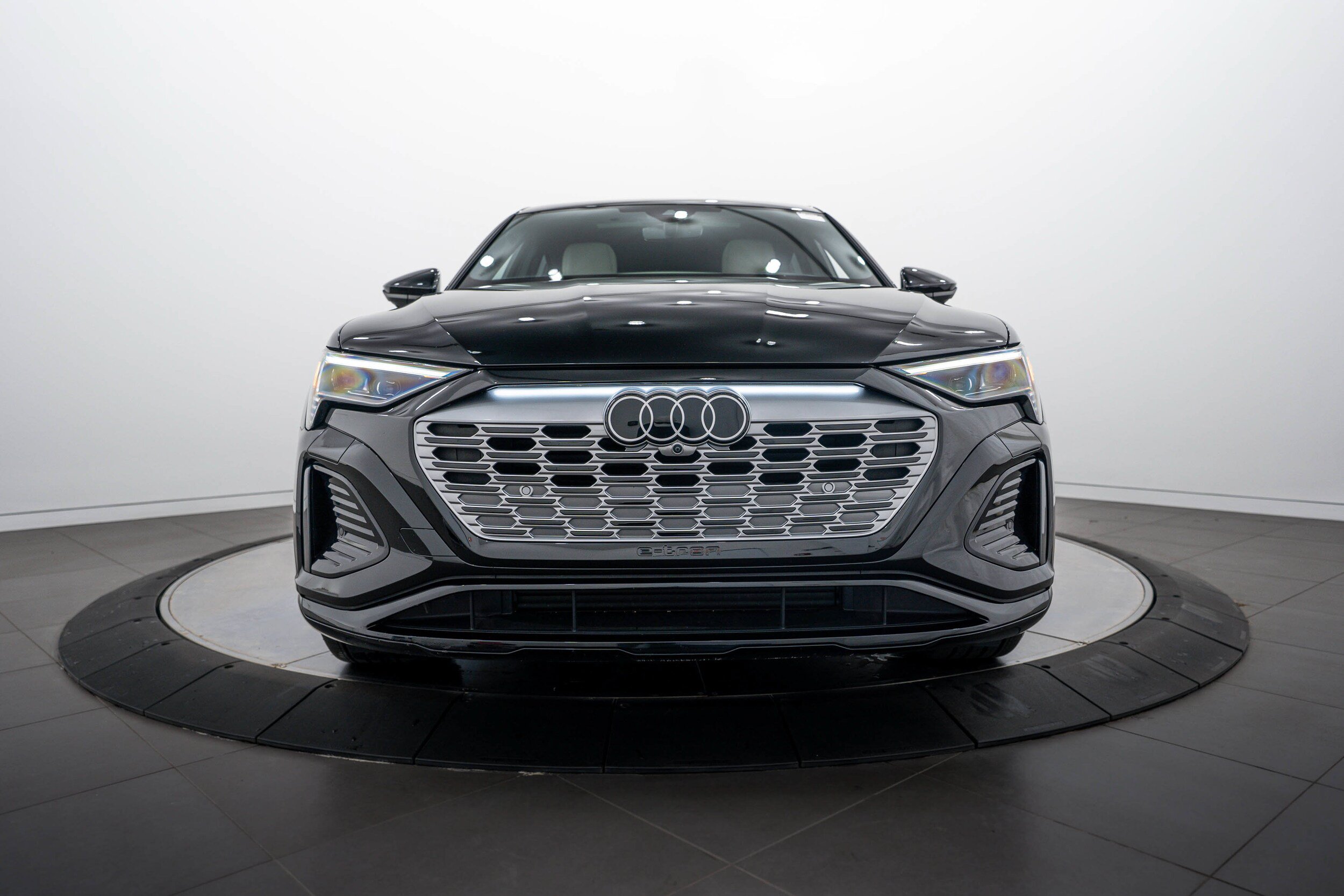 Certified 2024 Audi Q8 e-tron Prestige w/ Prestige Package AWD/4WD image 22