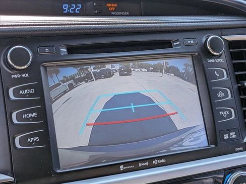 Used 2019 Toyota Highlander XLE FWD image 12