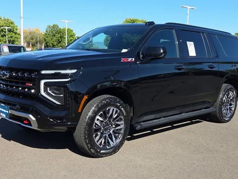 Used 2025 Chevrolet Suburban Z71 AWD/4WD image 4