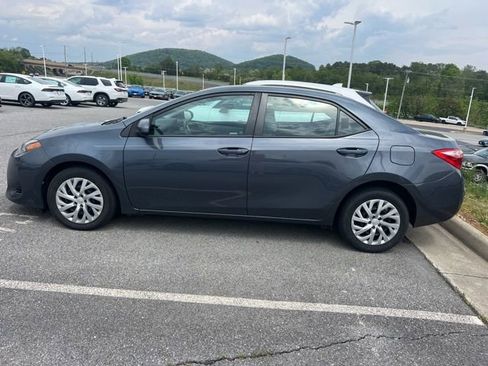Used 2017 Toyota Corolla LE w/ Carpet Mat Package (TMS) FWD image 2