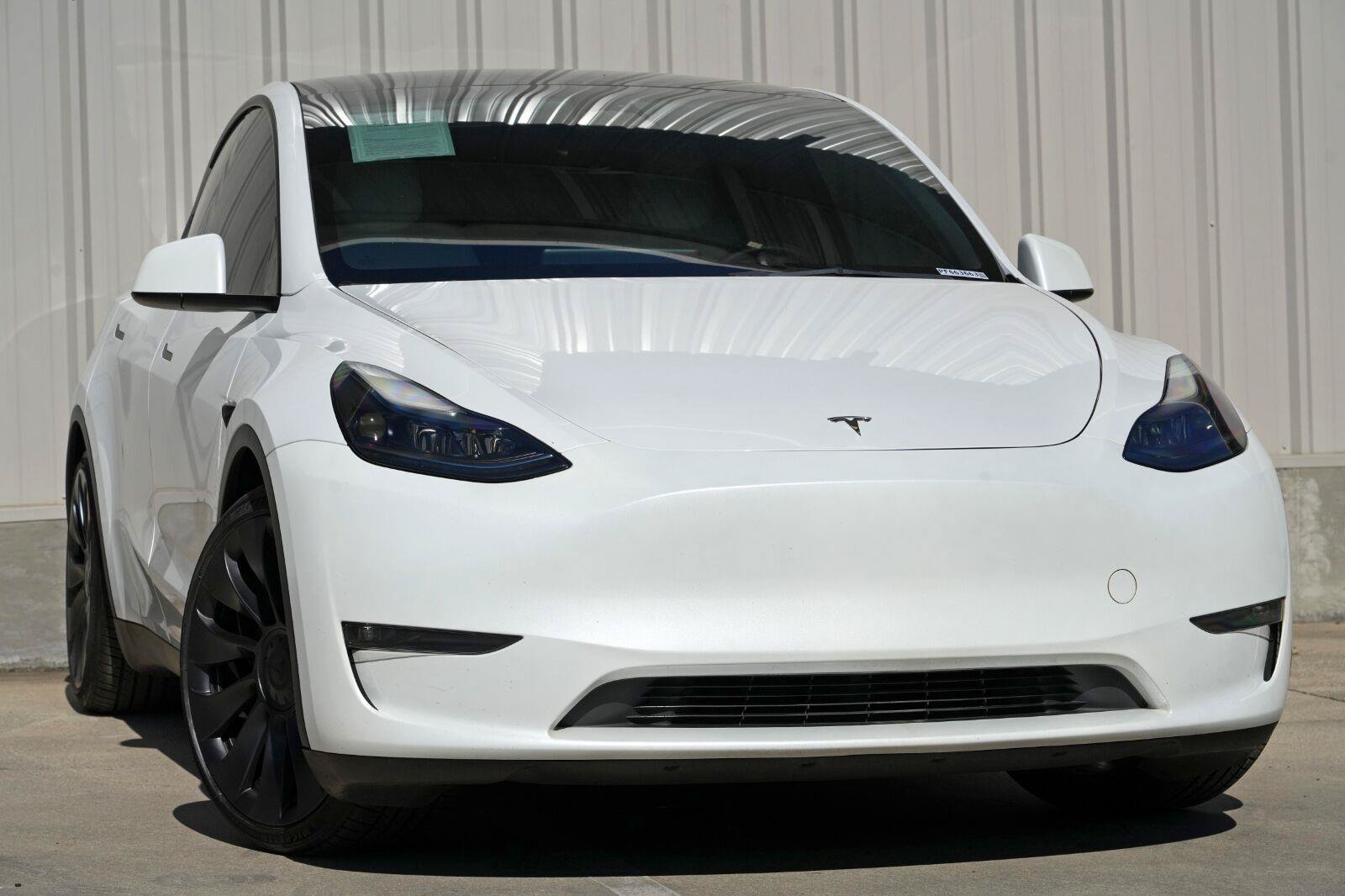 Used 2023 Tesla Model Y Performance AWD/4WD image 3