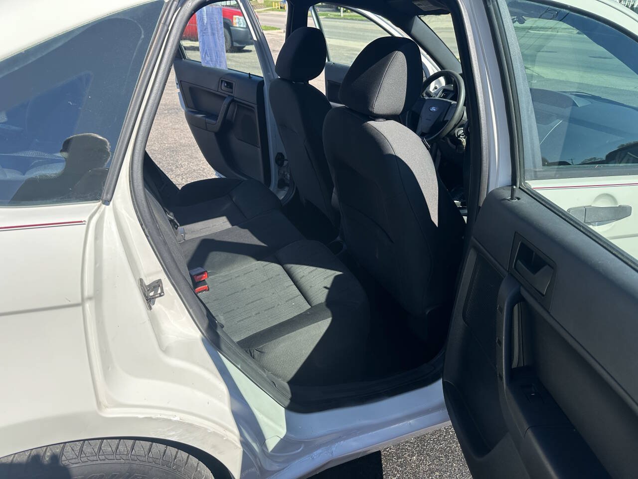 Used 2010 Ford Focus SE FWD image 22