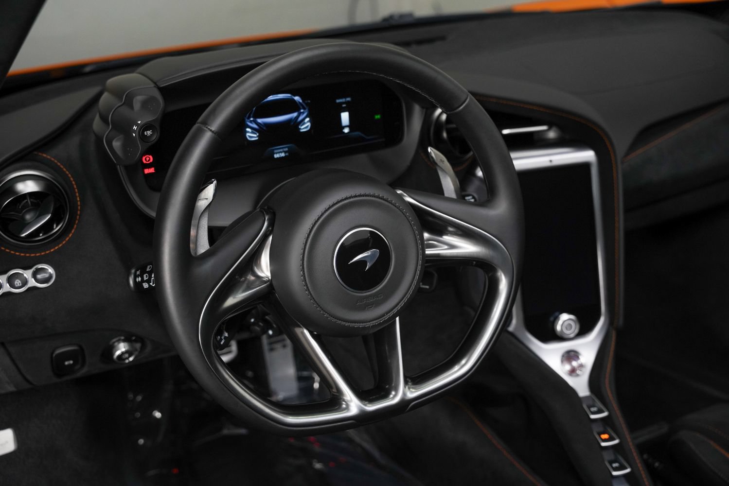 Used 2024 McLaren 750S Spider RWD image 38