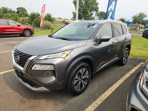 Used 2023 Nissan Rogue SV w/ SV Premium B Package AWD/4WD image 3