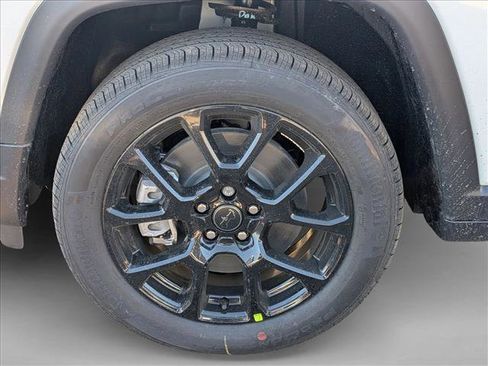 New 2026 Jeep Compass Latitude image 10