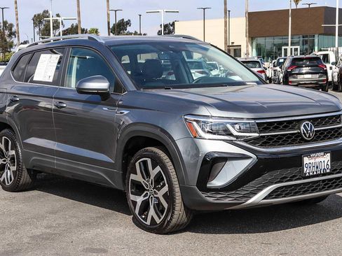 Used 2022 Volkswagen Taos SEL w/ Panoramic Sunroof Package image 3