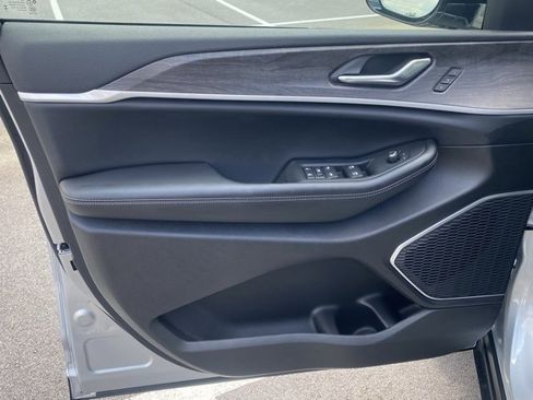 New 2025 Jeep Grand Cherokee L Limited w/ Luxury Tech Group II image 12