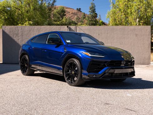 Used 2022 Lamborghini Urus AWD/4WD image 3