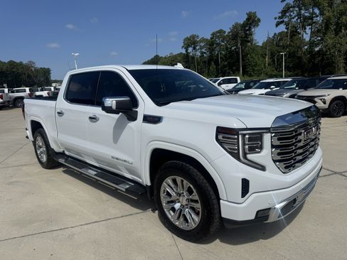 Used 2023 GMC Sierra 1500 Denali w/ Technology Package AWD/4WD image 4