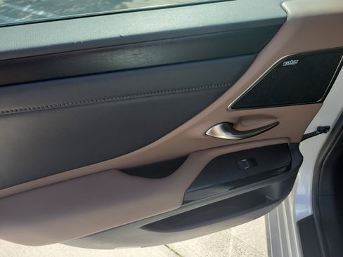 Used 2023 Lexus ES 350 w/ Premium Package image 12