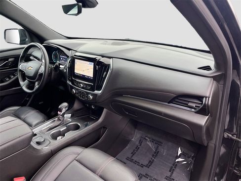 Used 2023 Chevrolet Traverse RS image 32