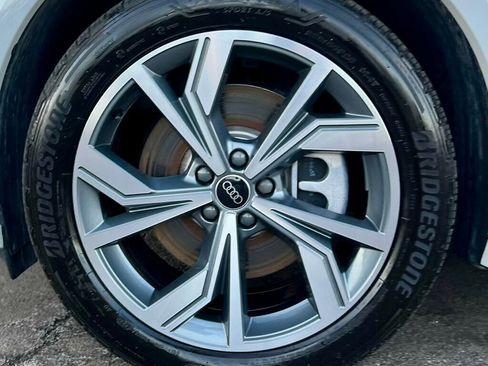 Used 2024 Audi Q4 e-tron Prestige image 30