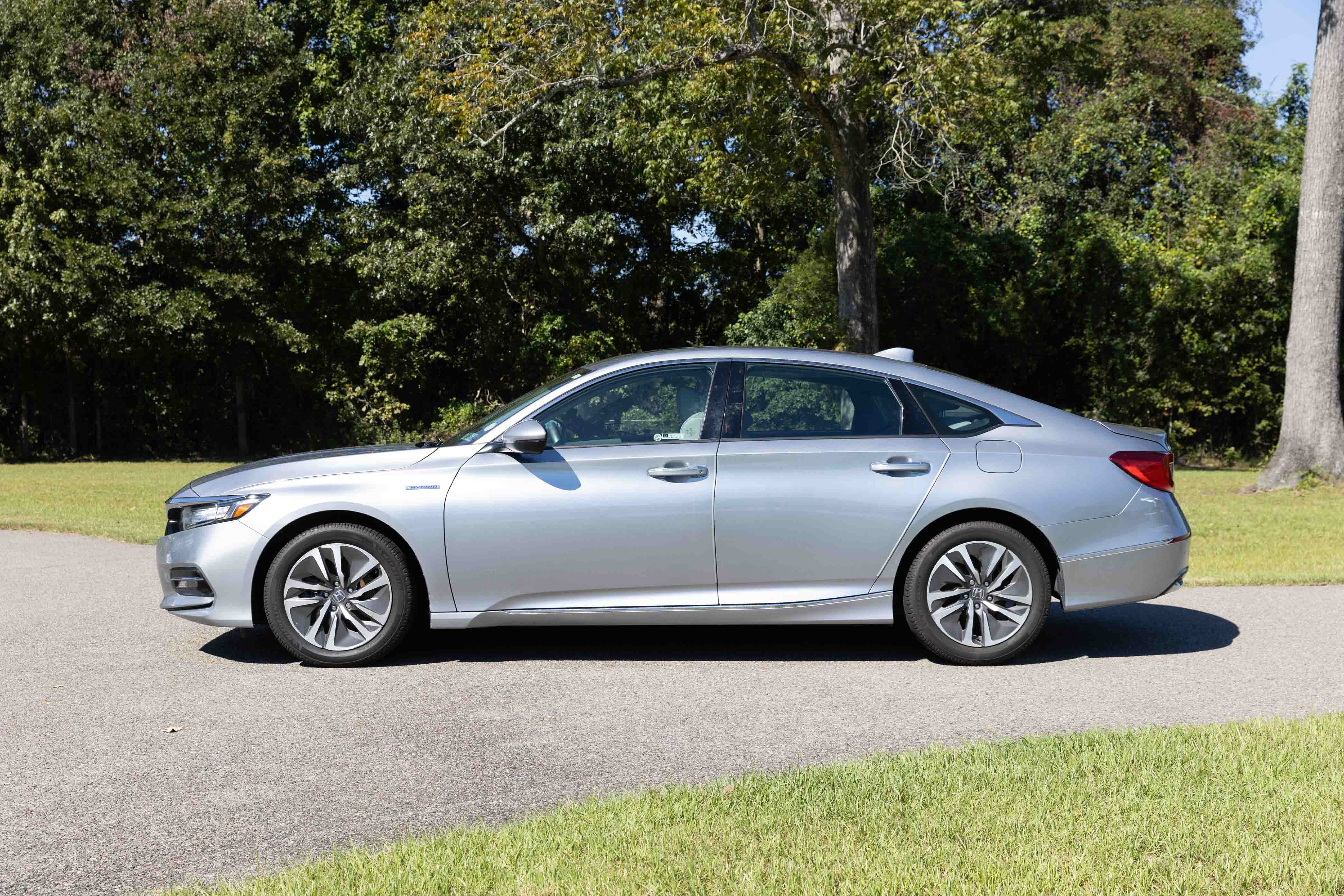 Used 2019 Honda Accord Touring image 2
