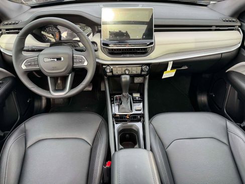 Used 2025 Jeep Compass Limited w/ Sun & Sound Group AWD/4WD image 2