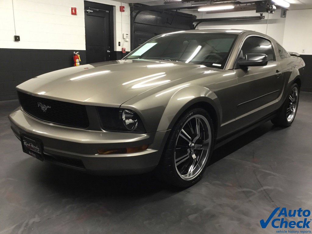 Used 2005 Ford Mustang Premium RWD image 5