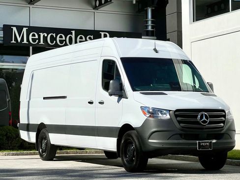 Used 2025 Mercedes-Benz Sprinter 2500 image 1