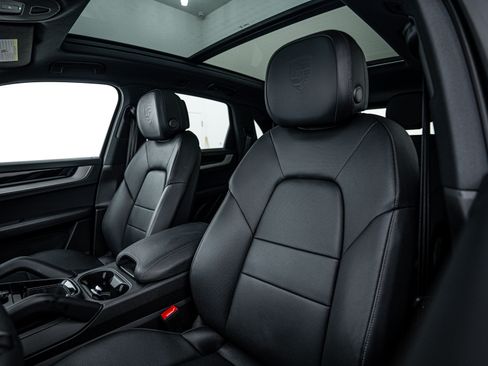 Certified 2025 Porsche Cayenne image 14