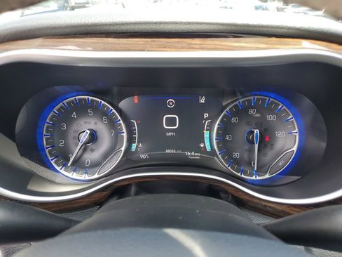 Used 2021 Chrysler Pacifica Limited w/ Uconnect Theater Family Group image 24