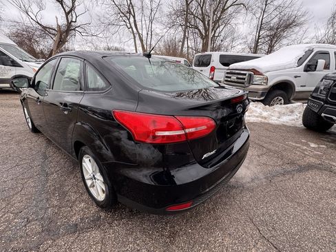 Certified 2018 Ford Focus SE image 3